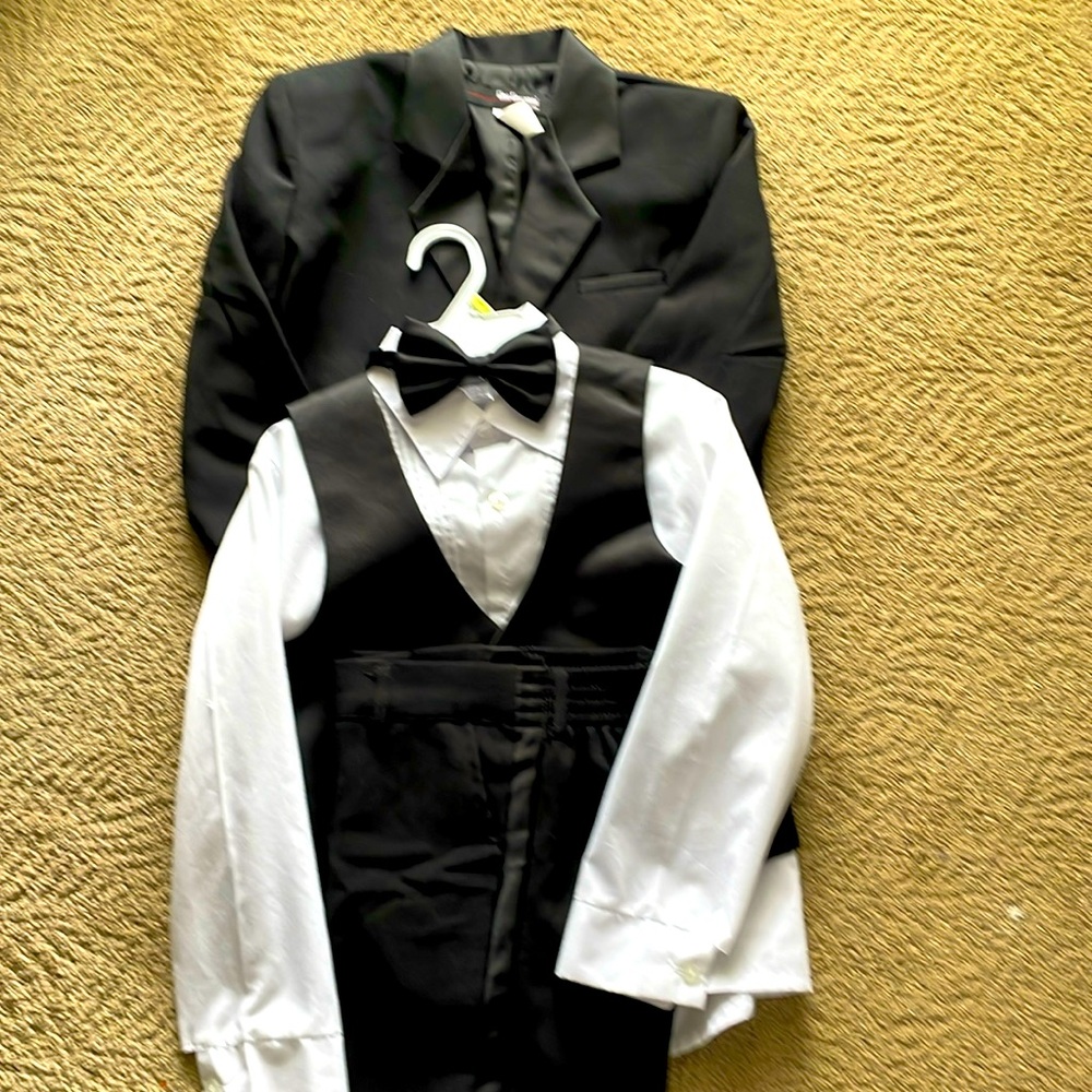 Boys Tuxedo
Excellent condition